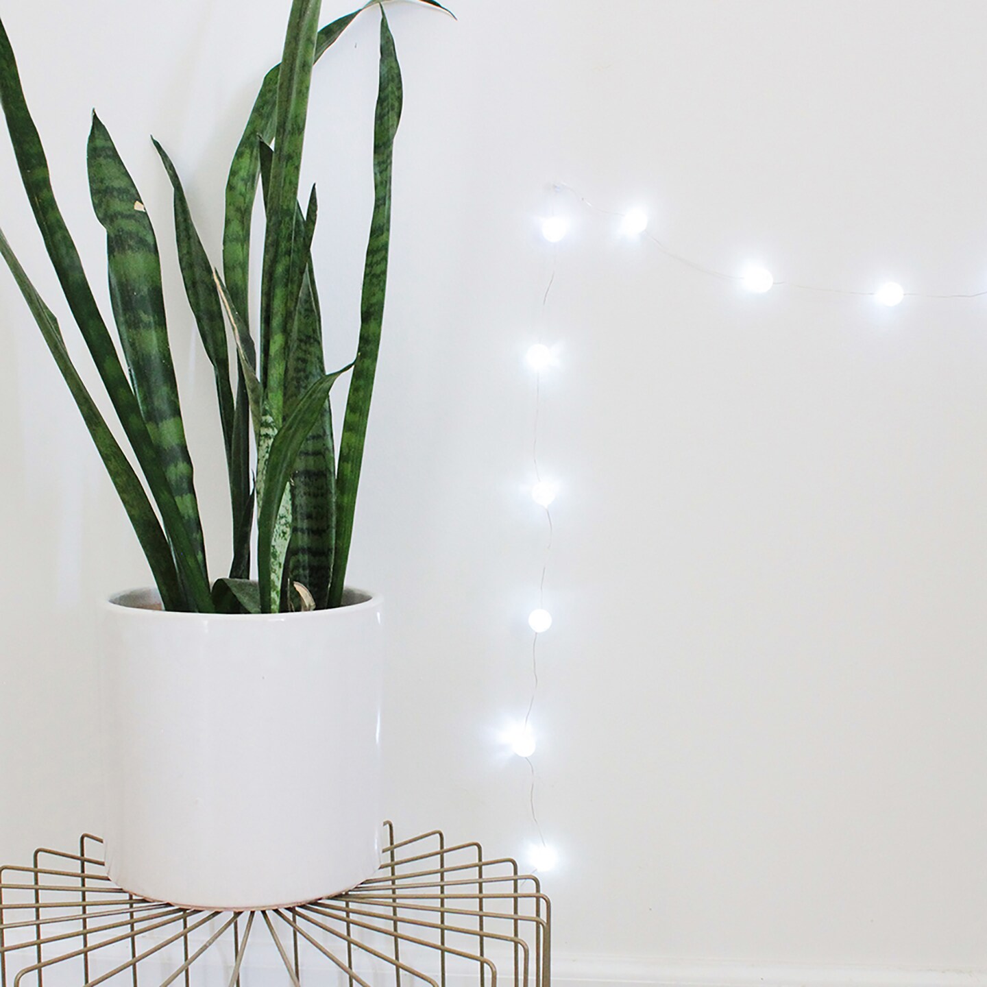 Perfect Holiday 18 LED Crackle Balls Battery Operated Lights - White