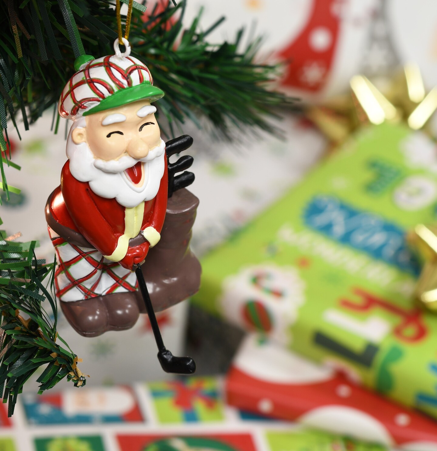 Golfing Santa Claus Christmas Ornament
