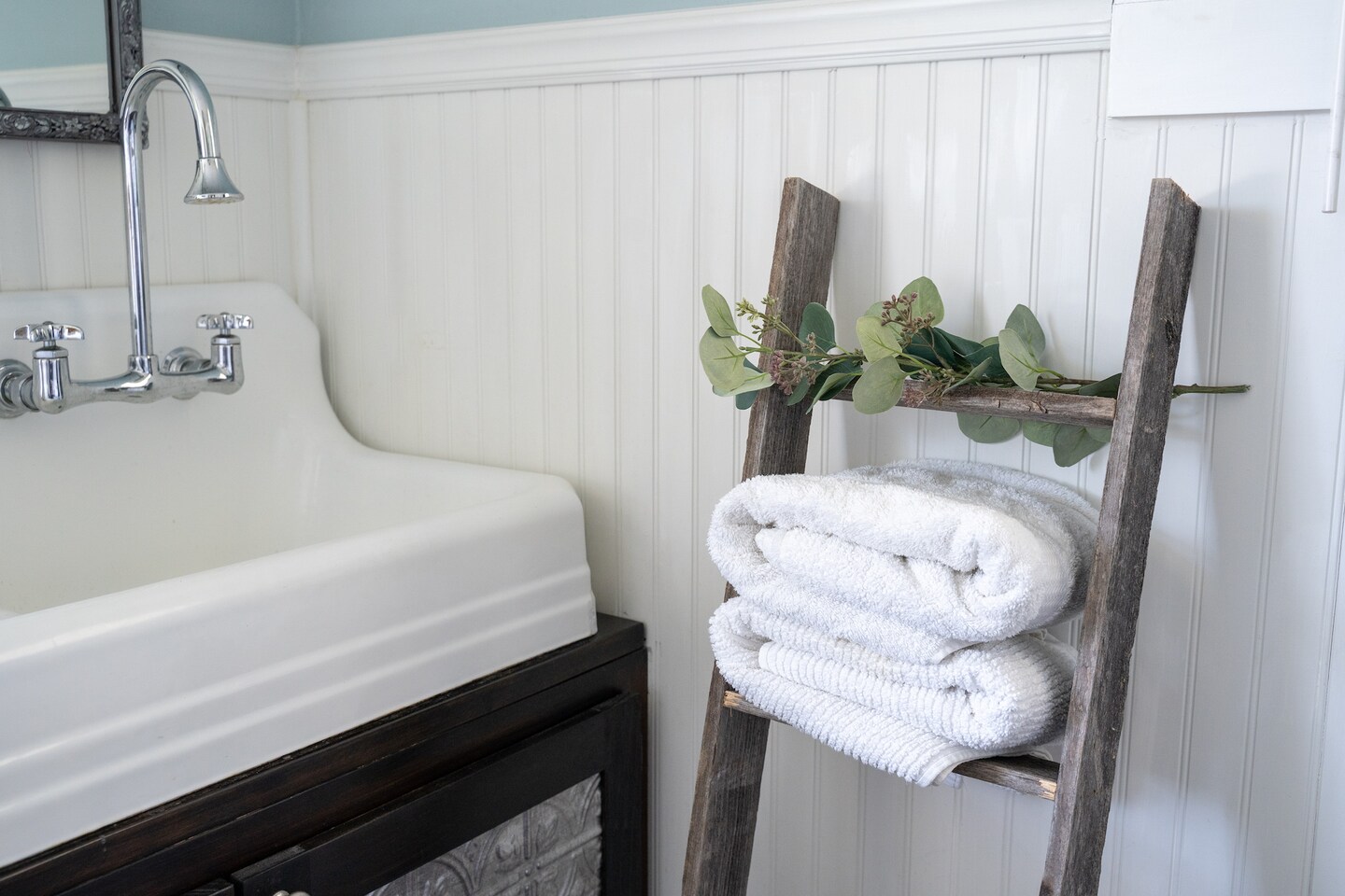 Rustic Farmhouse 3ft Reclaimed Wood Decorative Bookcase Picket Ladder