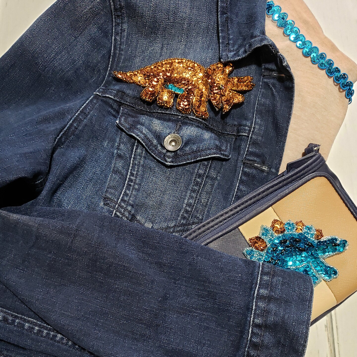Pat Apathosaurus Dinosaur Sequin Applique/Patch