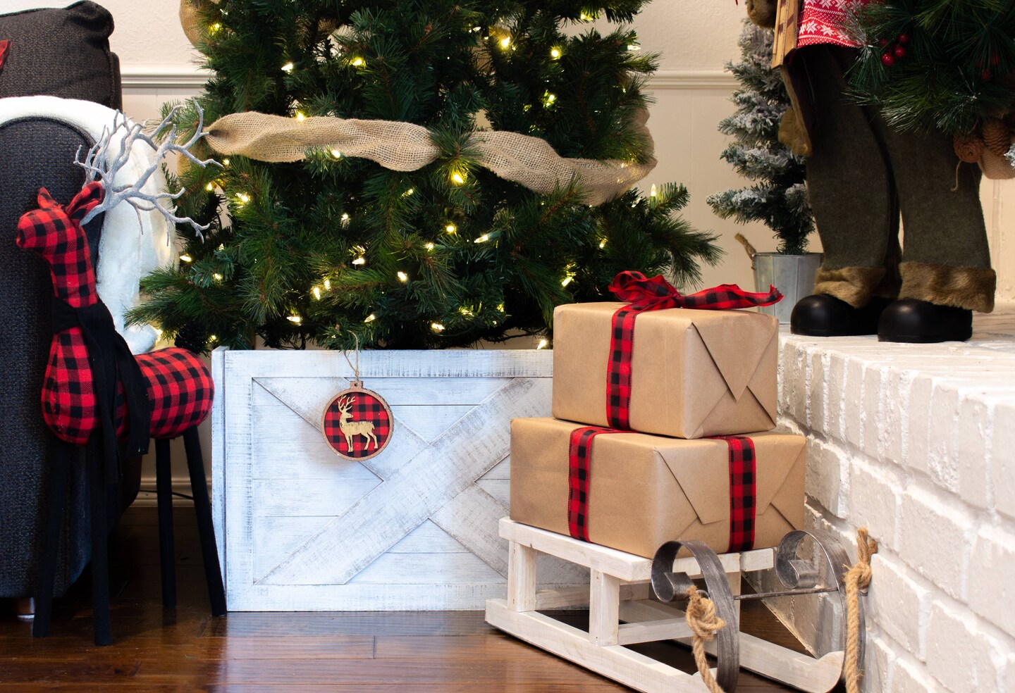 Rustic Farmhouse Medium Deluxe 22" Reclaimed Wooden Christmas Tree Box Collar