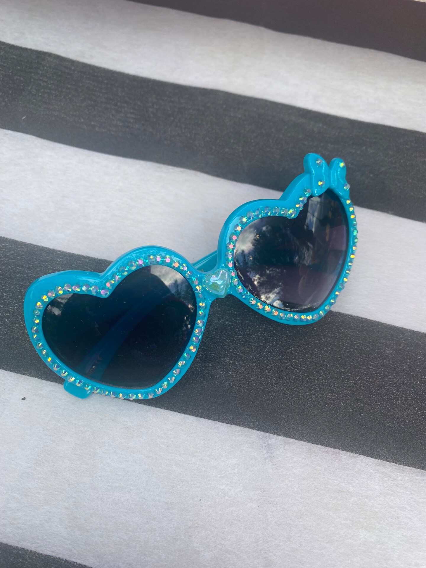 Bow shaped sunglasses online