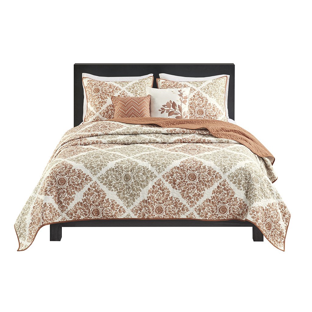 Gracie Mills   Mitchell 6-Piece Reversible Quilt Set and Coordinating Throw Pillows - GRACE-3140