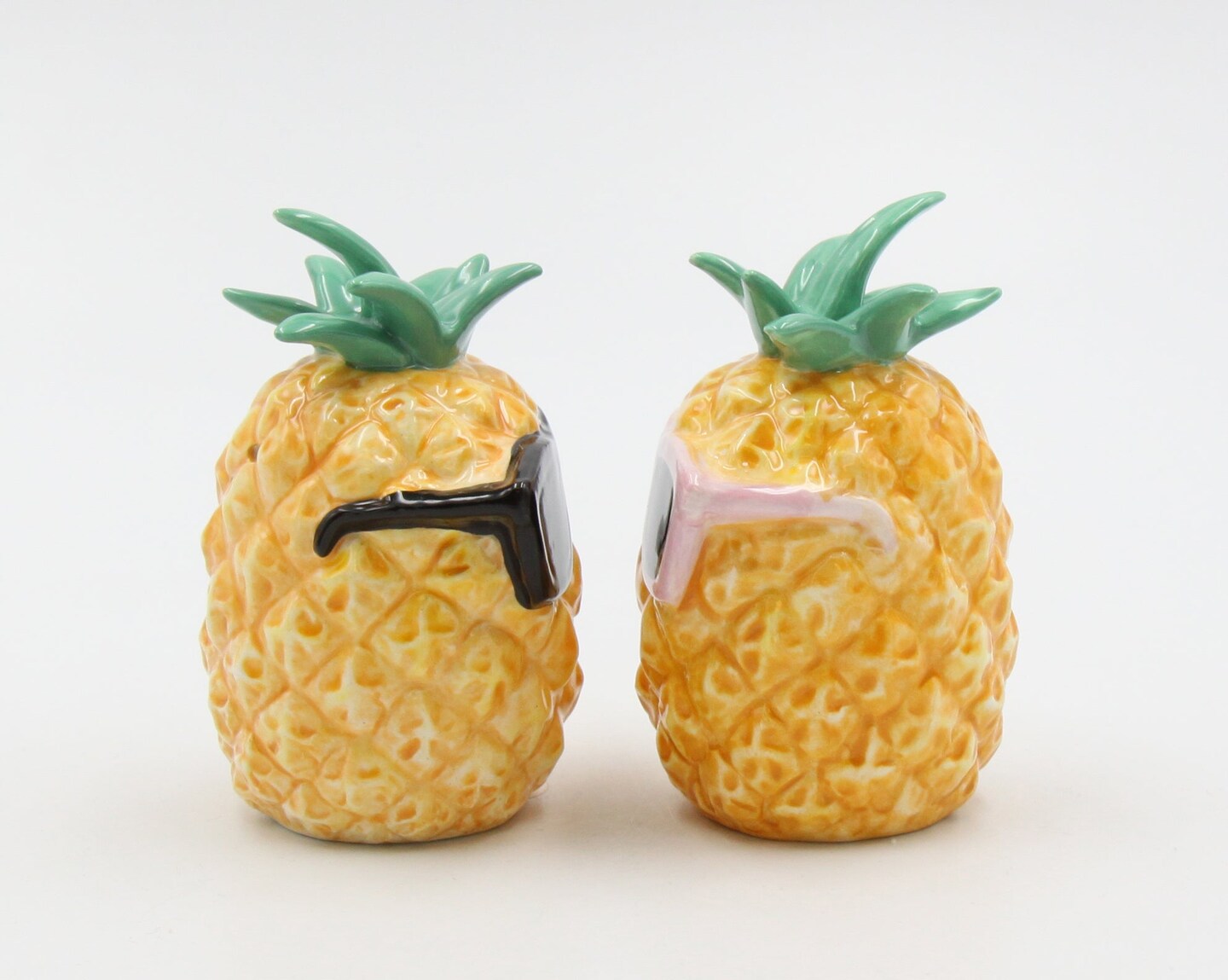 Ceramic Pineapples Wearing Sunglasses Salt and Pepper Shakers, Home D&#xE9;cor, Gift for Her, Gift for Mom, Kitchen D&#xE9;cor