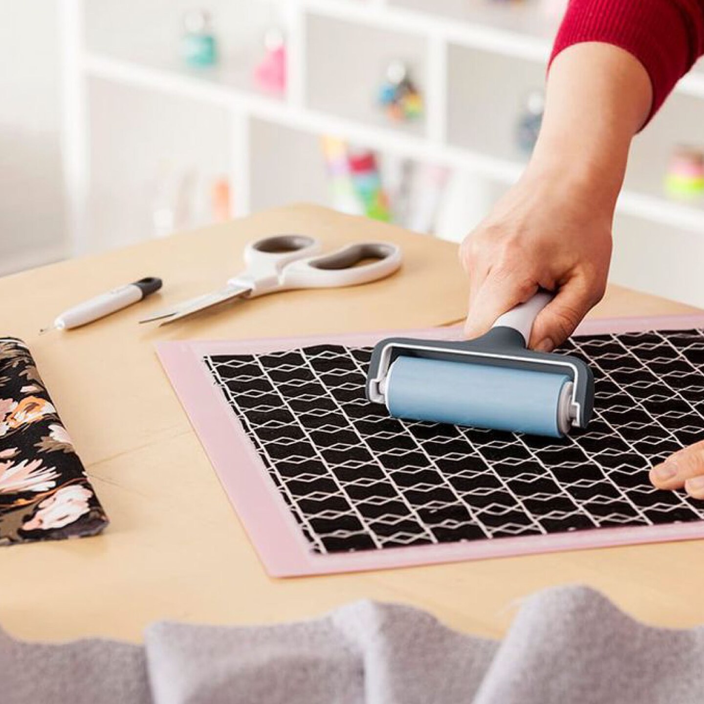 Cricut Maker Tool & Mat Bundle - Beginner Guide, Brayer Set, 2 FabricGrip Mats