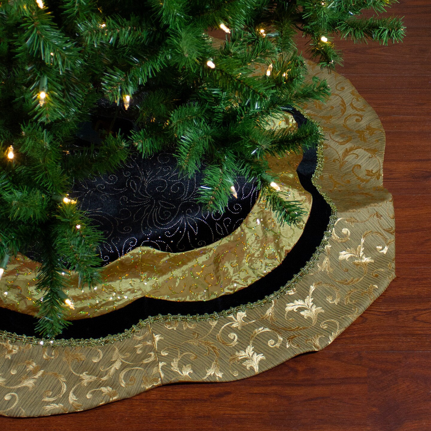 Northlight 48" Black and Gold Velveteen Floral Scallop Christmas Tree Skirt
