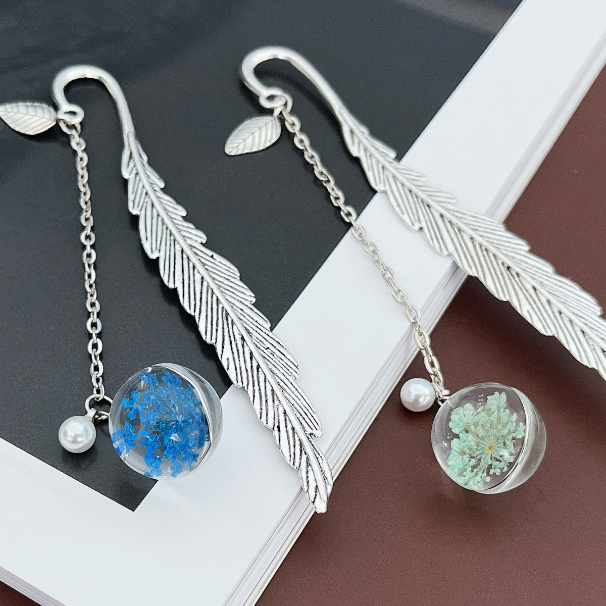 Wrapables Metal Leaf Bookmark with Charm for Book Lovers &#x26; Readers (Set of 2)