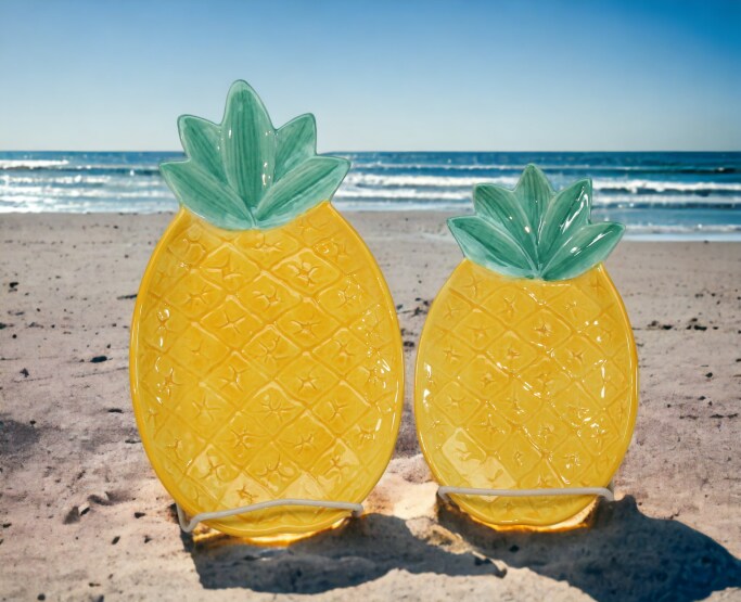 Hand Painted Ceramic Pineapple Plates - Set of 2, Home D&#xE9;cor, Gift for Her, Gift for Mom, Kitchen D&#xE9;cor, Summer Decor
