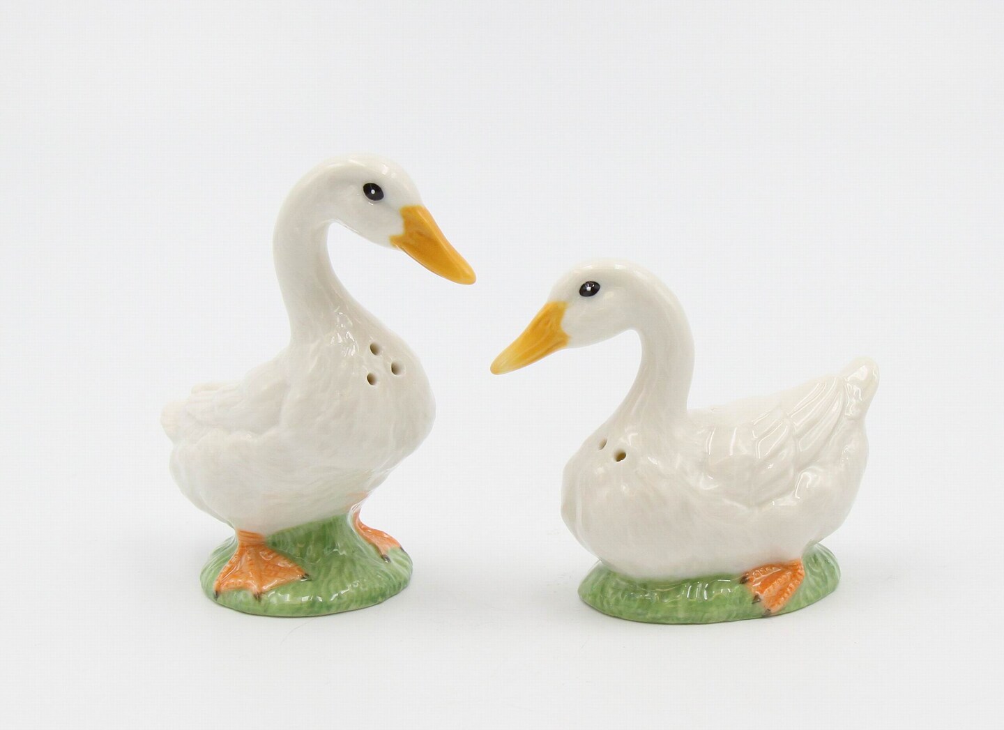 Hand Painted Ceramic Duck Salt And Pepper Shakers, Home D&#xE9;cor, Gift for Her, Gift for Mom, Kitchen D&#xE9;cor, Farmhouse D&#xE9;cor