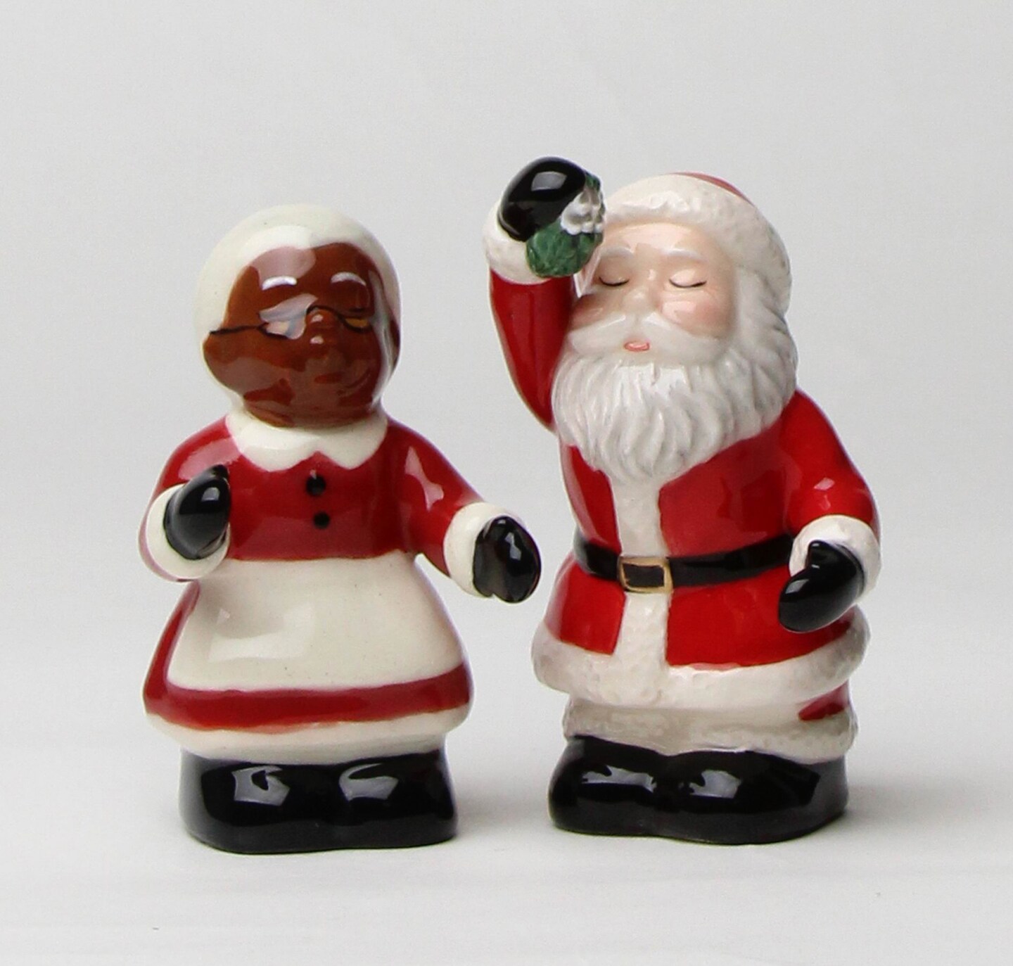 Ceramic Interracial Santa Claus and Mrs. Claus Salt and Pepper Shakers, Gift for Her, Gift for Mom, Kitchen D&#xE9;cor, Christmas D&#xE9;cor