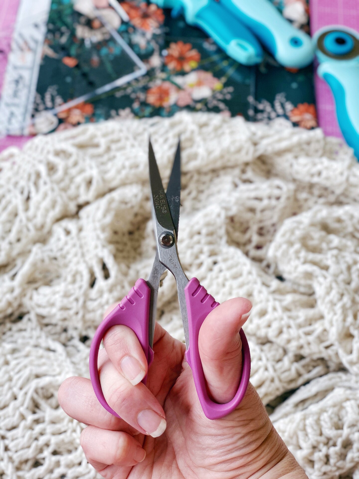 Havel's Sew Creative Curved Tip Applique Scissors 5.5"