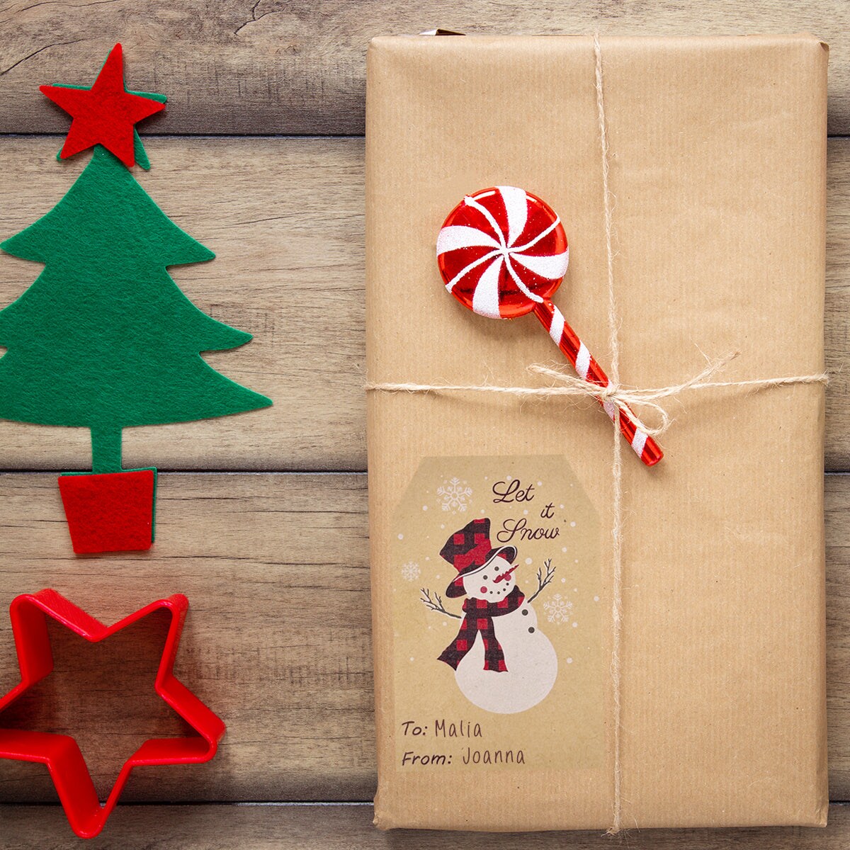 Wrapables Christmas Holiday Gift Tag Stickers and Labels Roll for Gift-Wrapping, Labeling, Package Decoration
