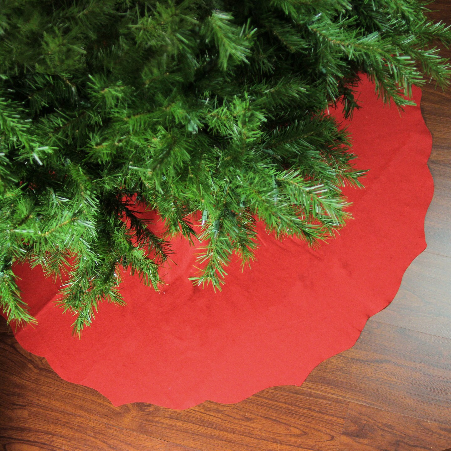 Northlight Scalloped Edge Christmas Tree Skirt - 48&#x22; - Red