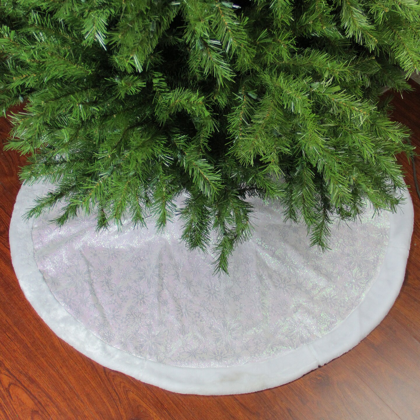 Northlight 48" White Iridescent Glitter Snowflake Christmas Tree Skirt
