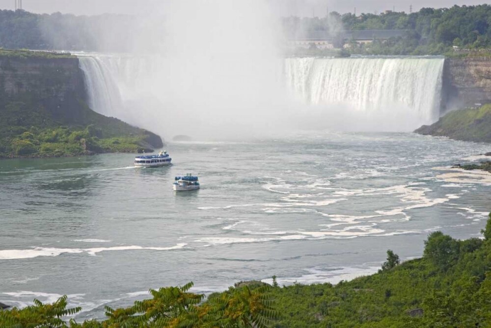 Canada, Ontario, Sightseeing at Niagara Falls by Fred Lord - Item # VARPDXCN08BJA0033