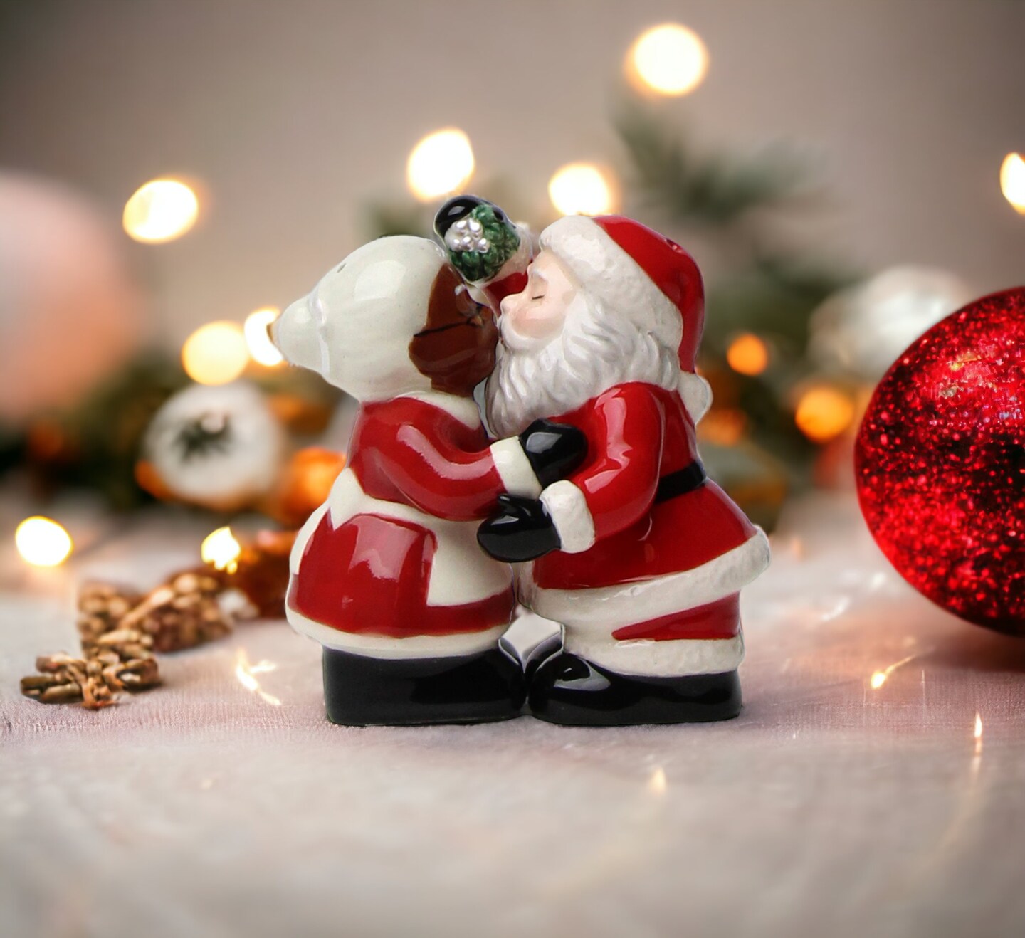 Ceramic Interracial Santa Claus and Mrs. Claus Salt and Pepper Shakers, Gift for Her, Gift for Mom, Kitchen D&#xE9;cor, Christmas D&#xE9;cor