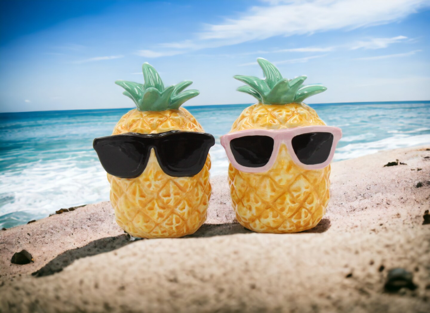 Ceramic Pineapples Wearing Sunglasses Salt and Pepper Shakers, Home D&#xE9;cor, Gift for Her, Gift for Mom, Kitchen D&#xE9;cor