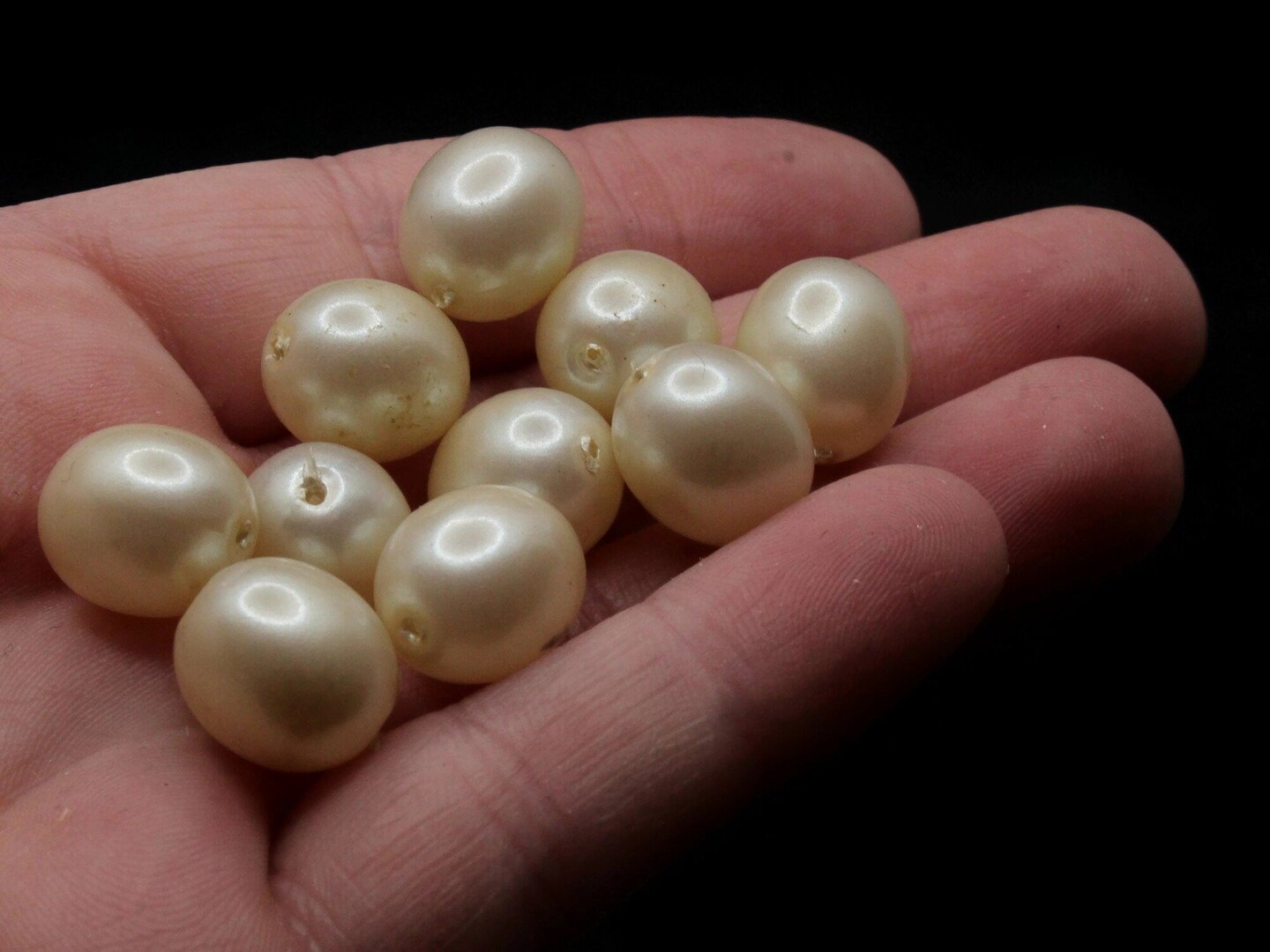 20 13mm Oval Vintage Cultura Pearls White Plastic Beads