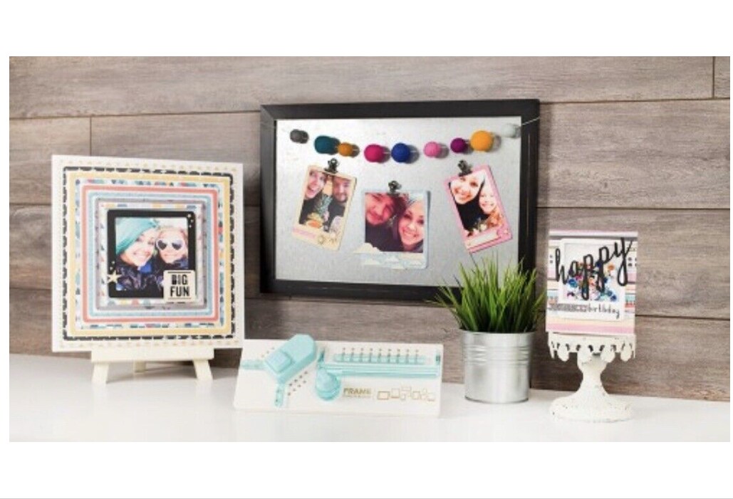 American Crafts TOOL - We R Memory Keepers - PUNCH BOARD - FRAME 663006