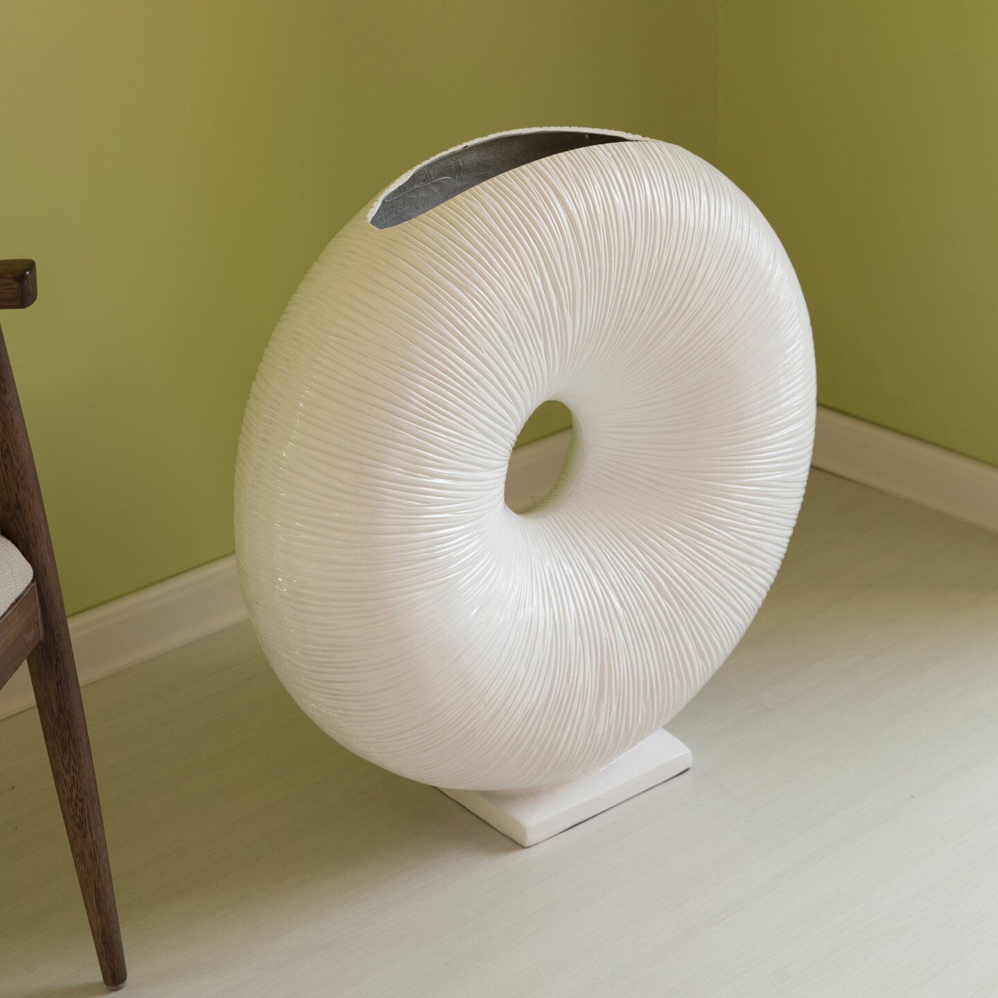 White Modern Round Flat Doughnut Hole Vase