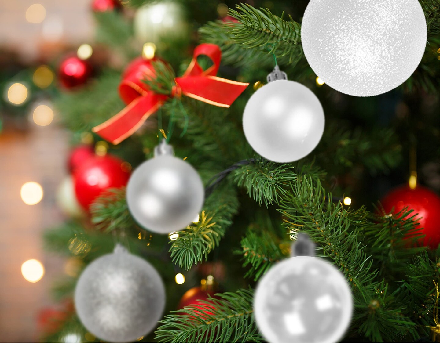 R N&#x27; D Toys 100 Silver and White Christmas Ornament Balls Shatterproof + 100 Metal Ornament Hooks, Hanging Ornaments for Indoor/Outdoor Christmas Tree, Holiday Party, Home D&#xE9;cor