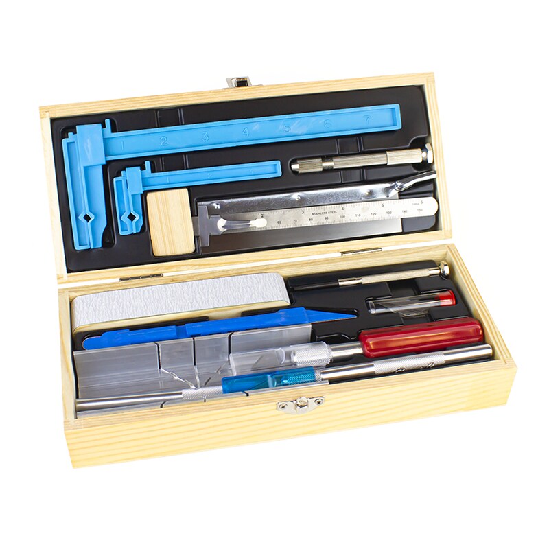 Builder&#x27;s Knife and Hobby Tool Set