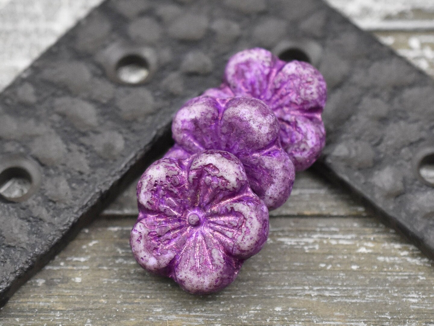 21mm Metallic Purple Washed White Hibiscus Flower Bead