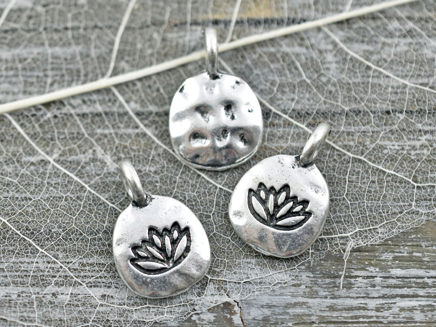 10* 19x11m Antique Silver Lotus Flower Tag Charms