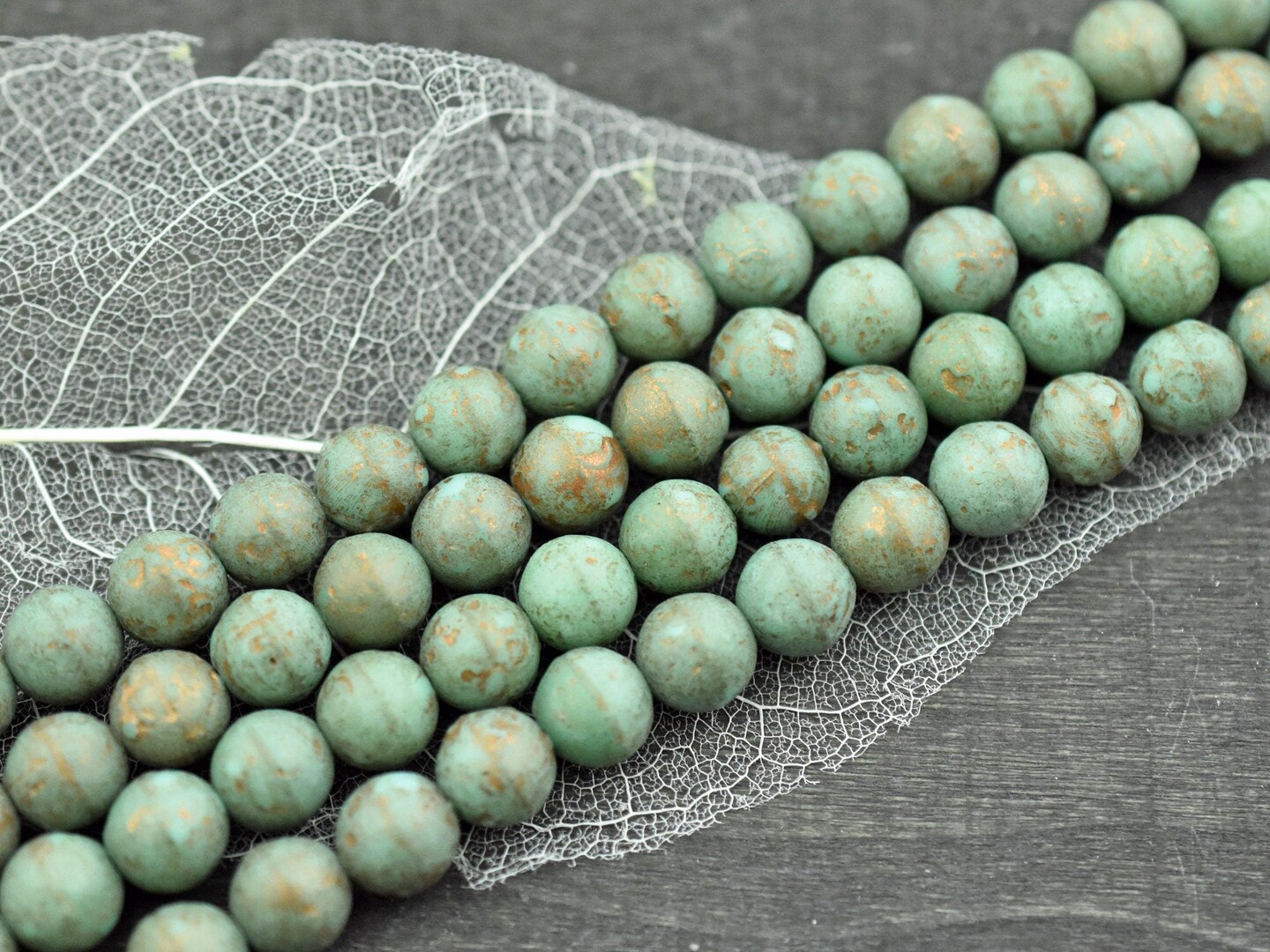 *16 8mm Copper Washed Etched Green Turquoise Round Druk Beads