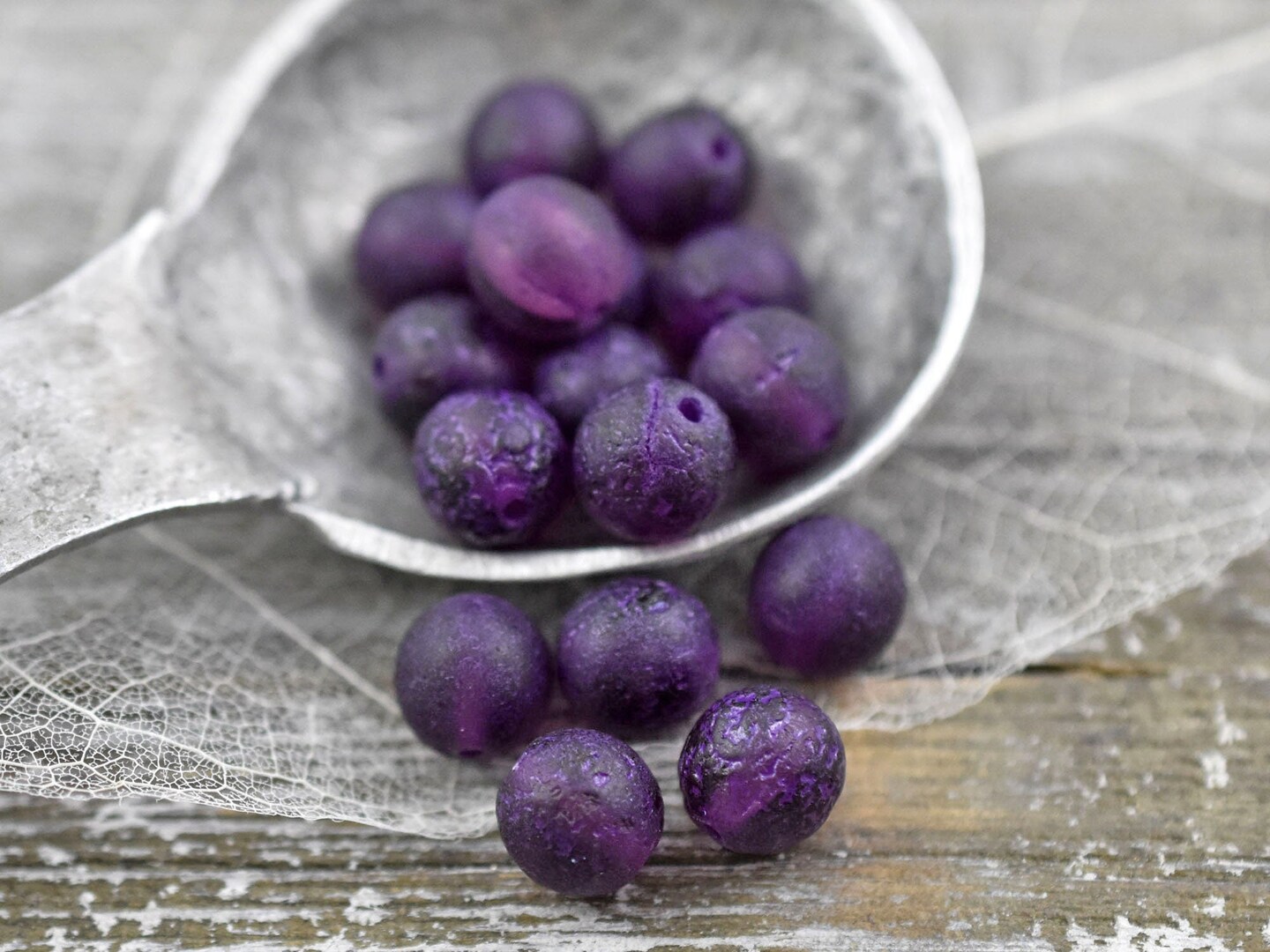 *20* 8mm Purple Etched Grape Round Druk Beads