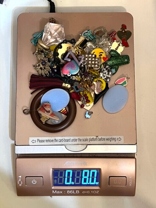 1/2lb Mystery Treasure Mix ~ Plastic, Glass, Enamel and More (Beads, Charms, Pendants and Junk)(1/2LB) (P700)