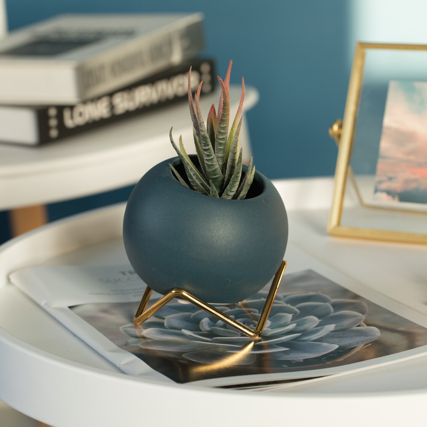 Small Modern Ceramic Flower Vase for Living Room, Home Office Table