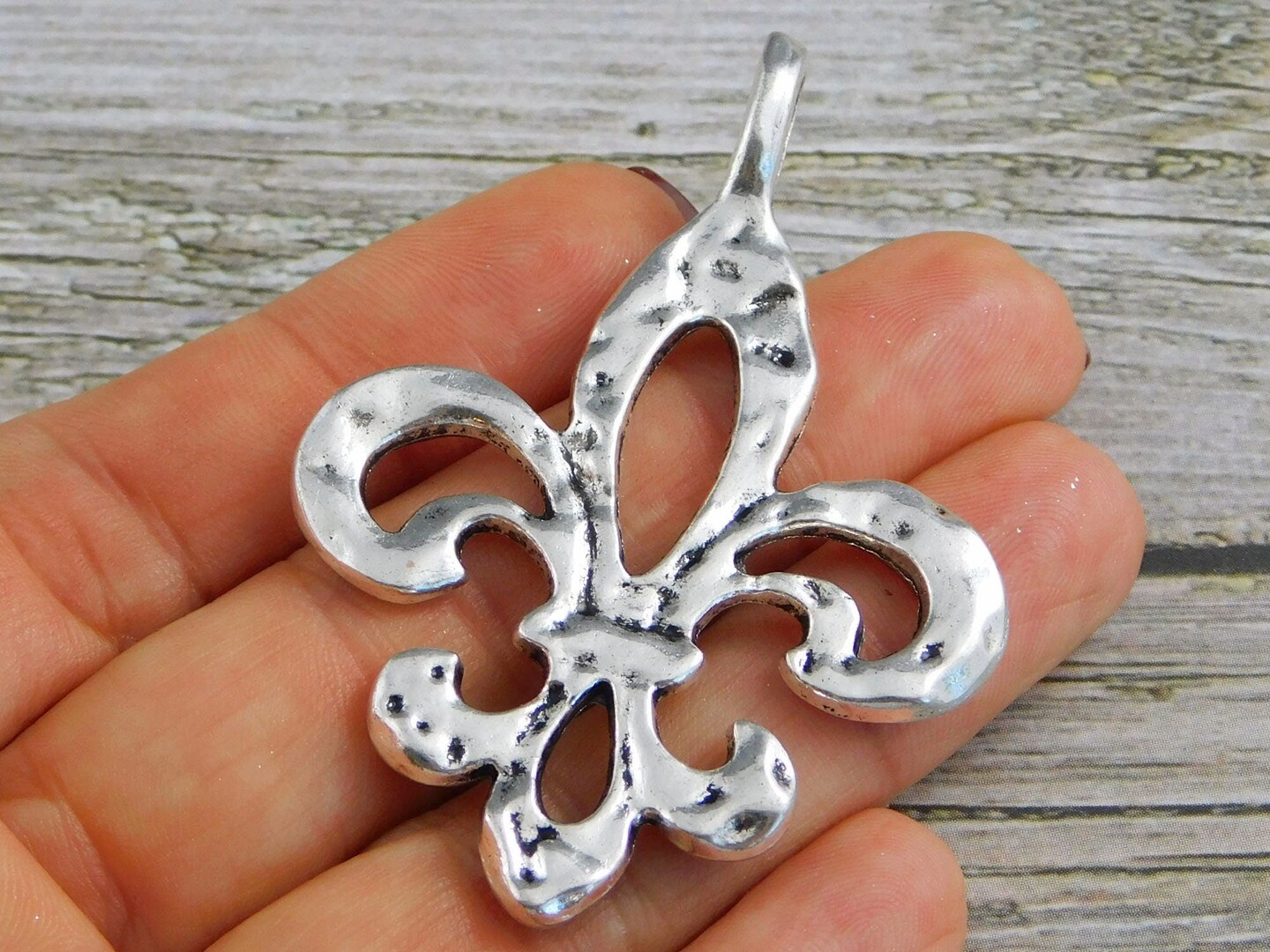 64x45mm Antique Silver Hammered Fleur De Lis Pendant