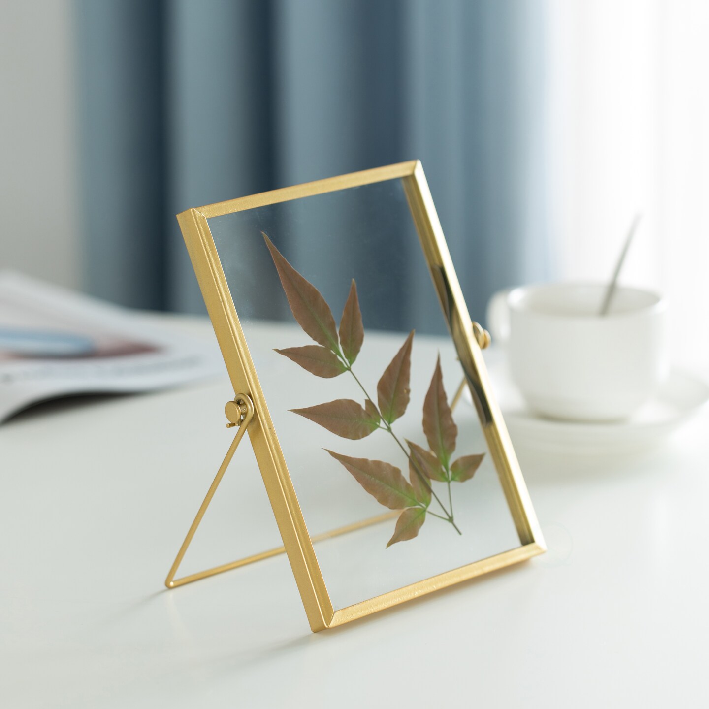 Modern Metal Floating Tabletop Photo Picture Frame with Glass Cover and Easel Stand