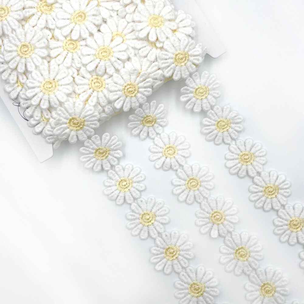 Designer&#x2019;s Shop Daisy Lace Trim 1-1/4&#x201D; x 5 yard for DIY crafting Sewing