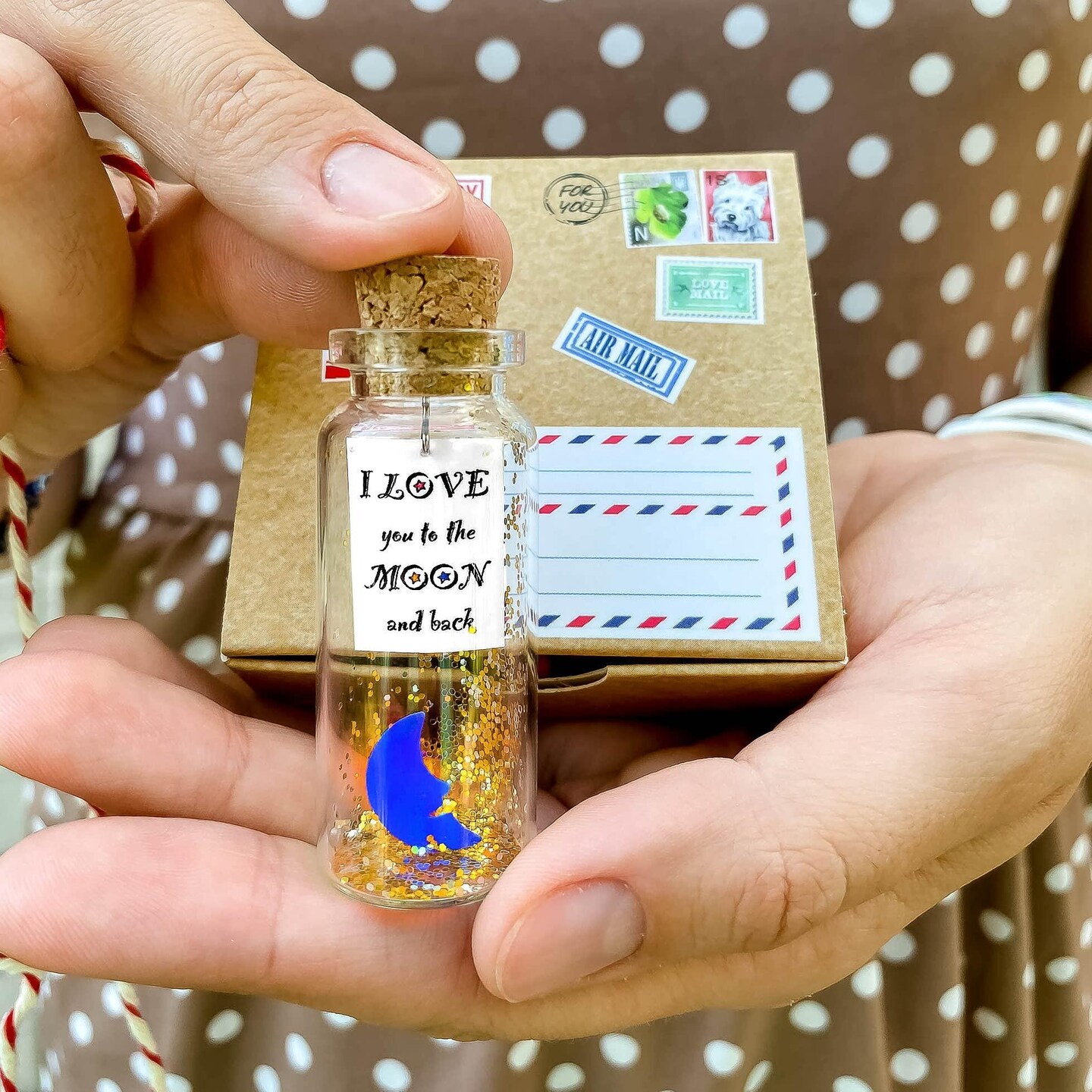 Cute and Kawaii Valentine&#x27;s Day and Anniversary Presents   Personalized Love Gifts for Boyfriend Girlfriend (I Love You To The Moon And Around The World in Craft Gift Box)