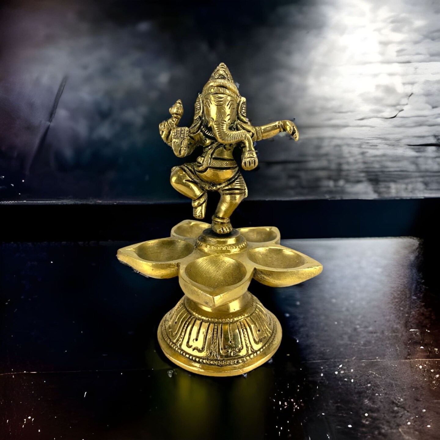 Dancing Ganesha Solid Brass Diya Deepam Vilakku Samai Oil Lamp with Base Home Pooja Room Diwali Decorations Mandir Temple Ganesha Akhand Diya Hindu Puja Religious Deepawali Return Gift