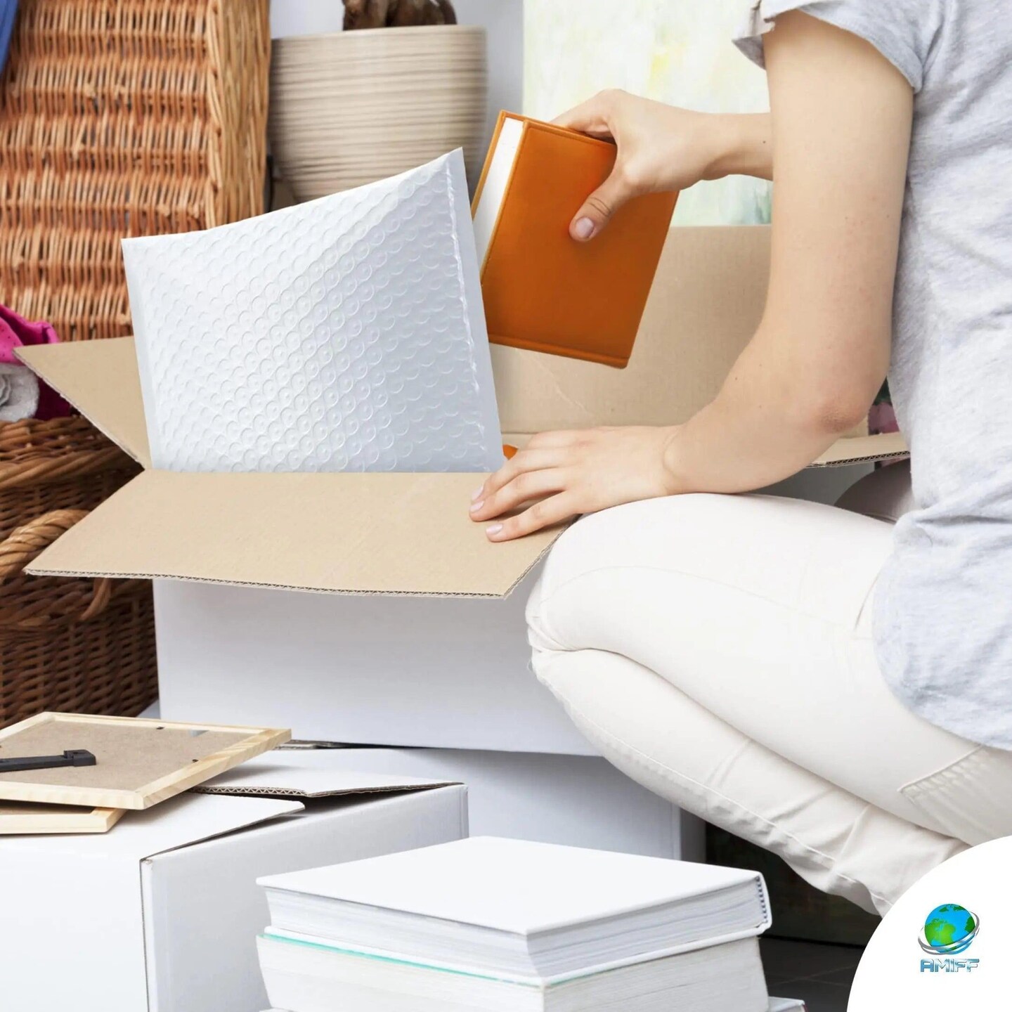 White Poly Bubble Mailers 8.5 x 11 Padded Envelopes 8 1/2 x 11. Pack of 10 Poly Cushion Envelopes. Peel and Seal. Mailing Shipping Packing Packaging