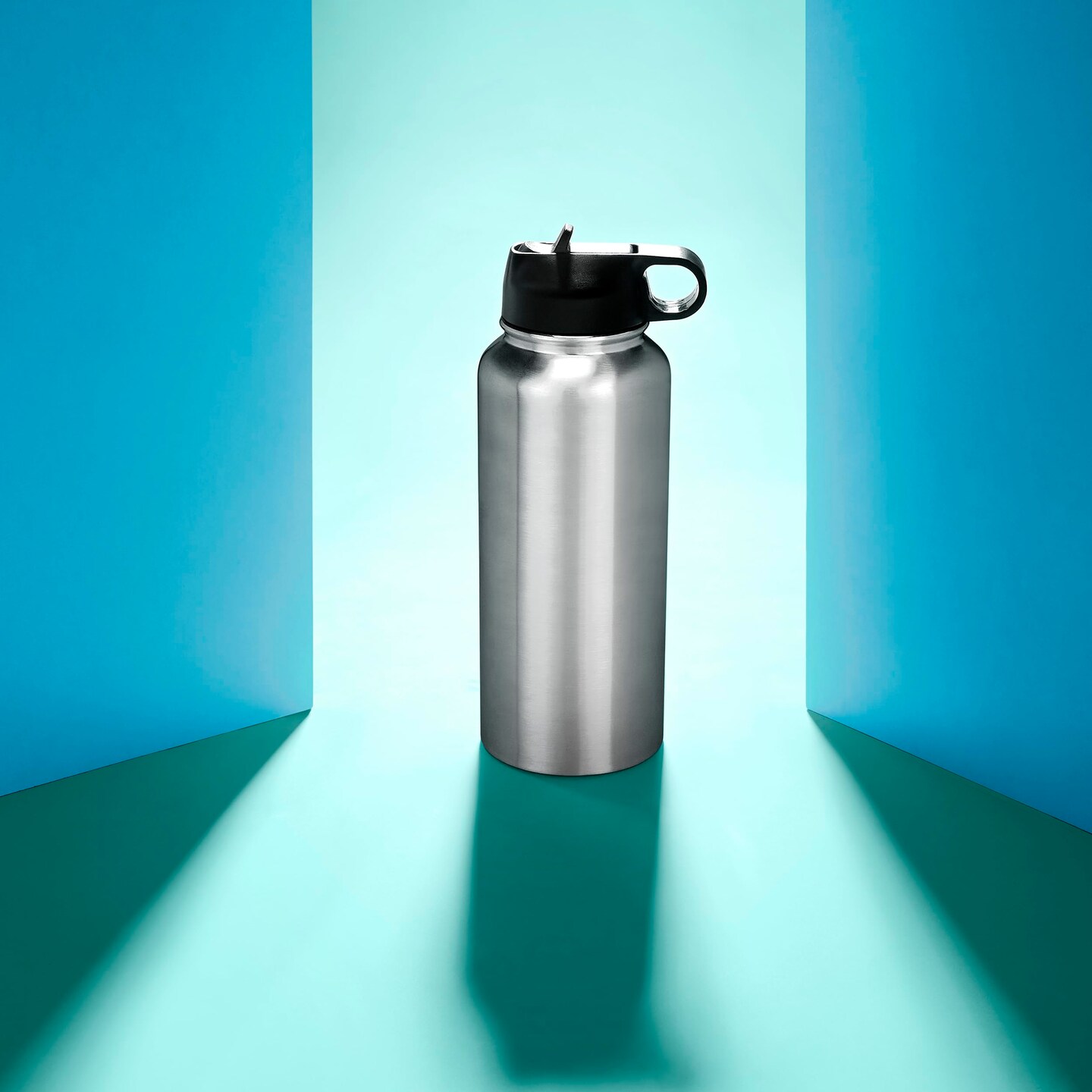 MakerfloHydro Powder Coated Tumbler,Sipper Water Bottle With Handle,Stainless Steel Double Wall Insulated,BPA Free Rust Free Plain Tumblers,Travel Flask with Spill Proof Lid & Straw (White,32oz,1 Pc)