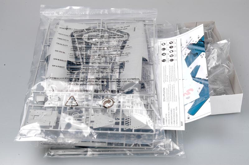 Trumpeter  1/32 F6F-5 HELLCAT 1/32 Plastic Model