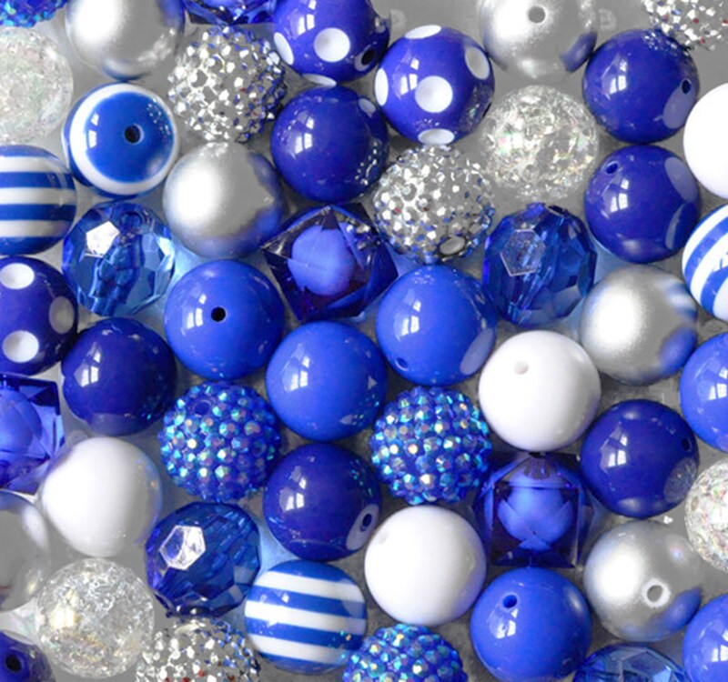 20mm Royal and White acrylic bubblegum bead mix