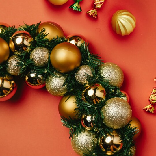 14" Artificial Christmas Wreath - Festive Holiday Decor for Your Home