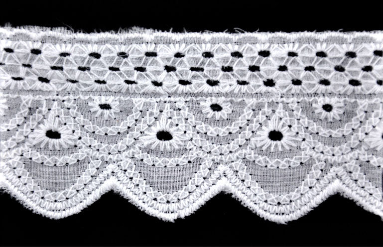 Cotton Eyelet Lace Fabric in off White, Vintage Scalloped Pattern