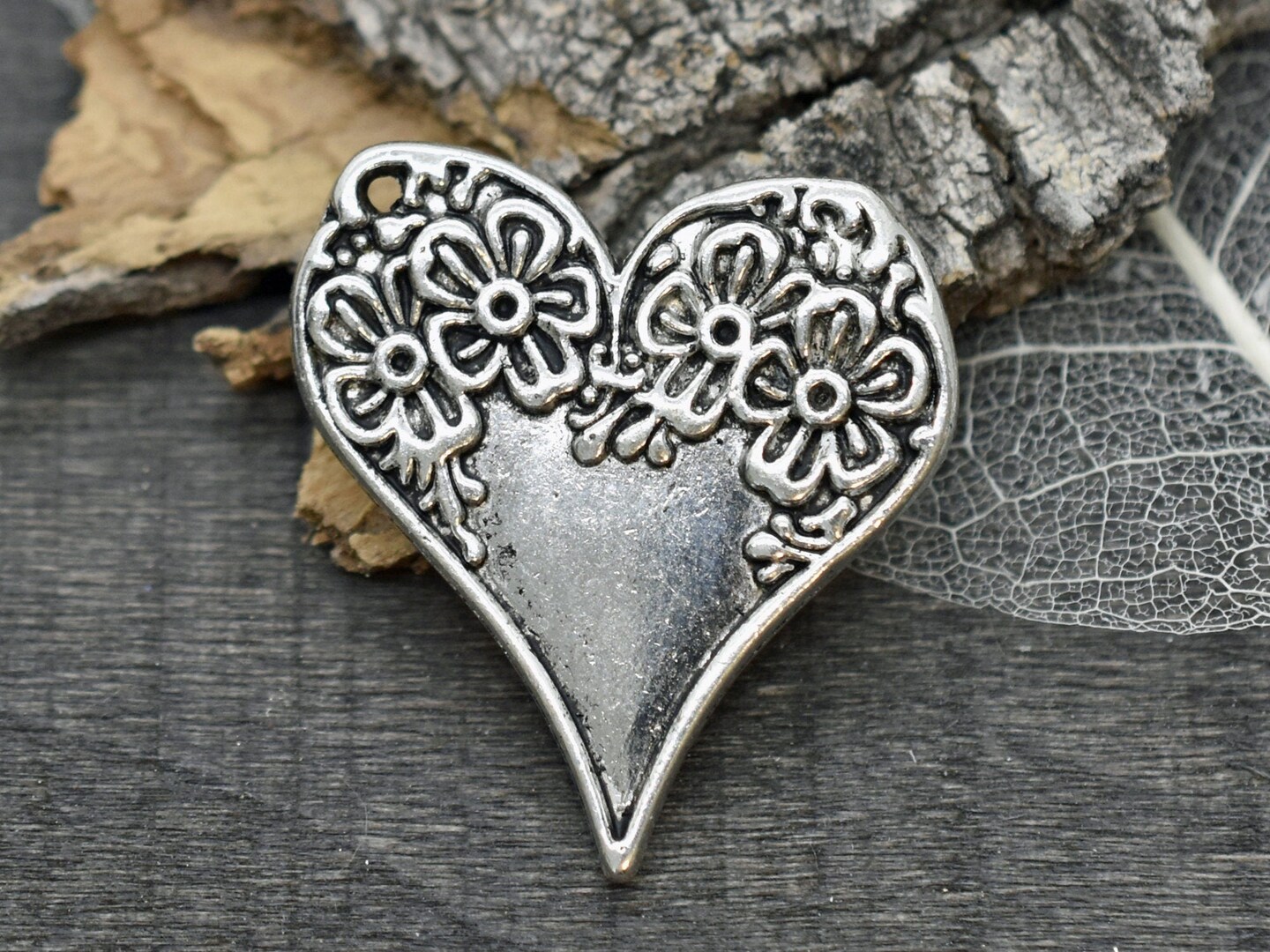 *4* 28x26mm Antique Silver Floral Heart Pendant | Michaels
