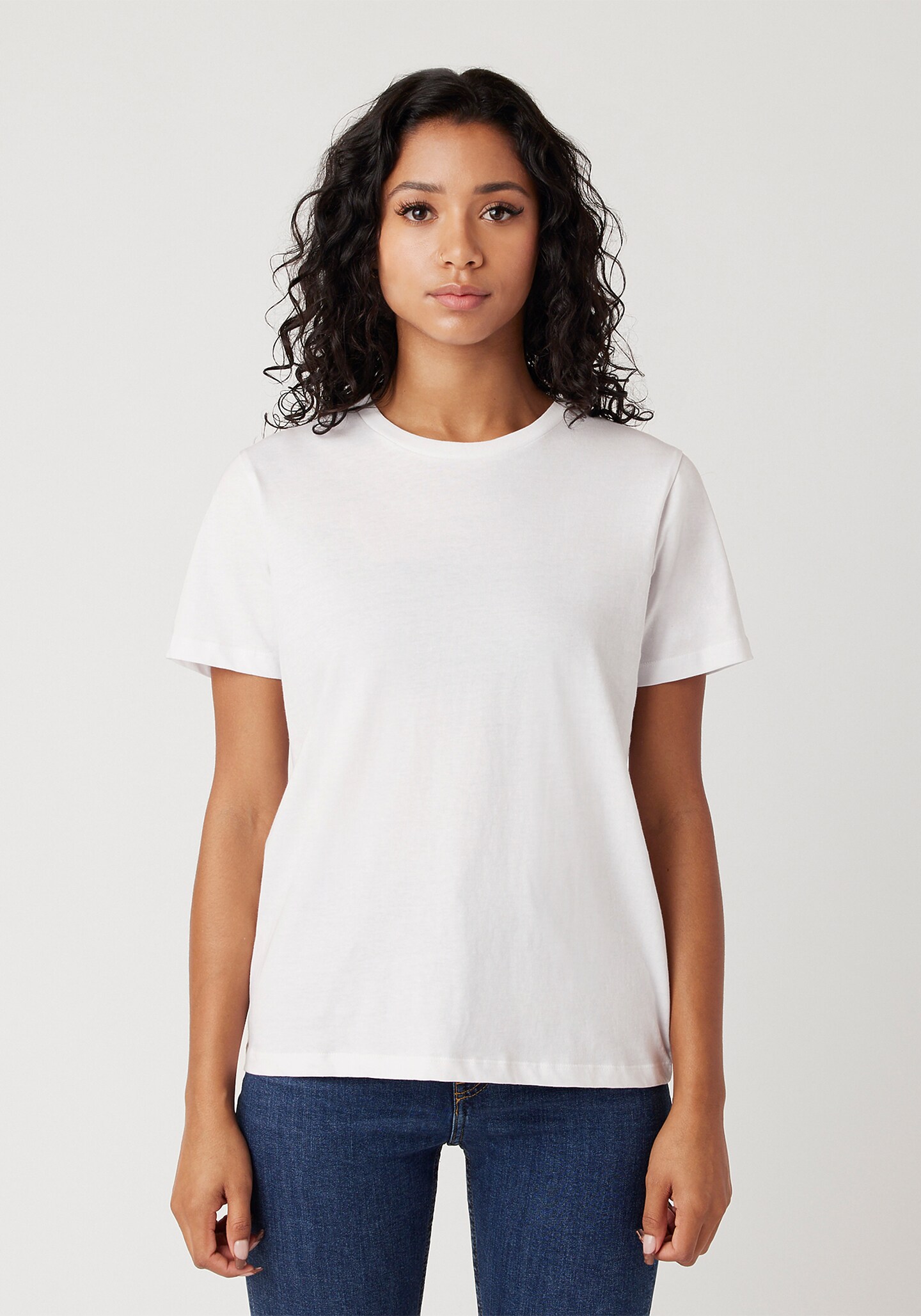 WOMEN&#x27;S V-NECK T-SHIRT