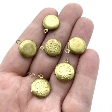 Vintage Raw Brass Circle Locket With Floral Design ~ 13mm X 16mm (4x) (V245)
