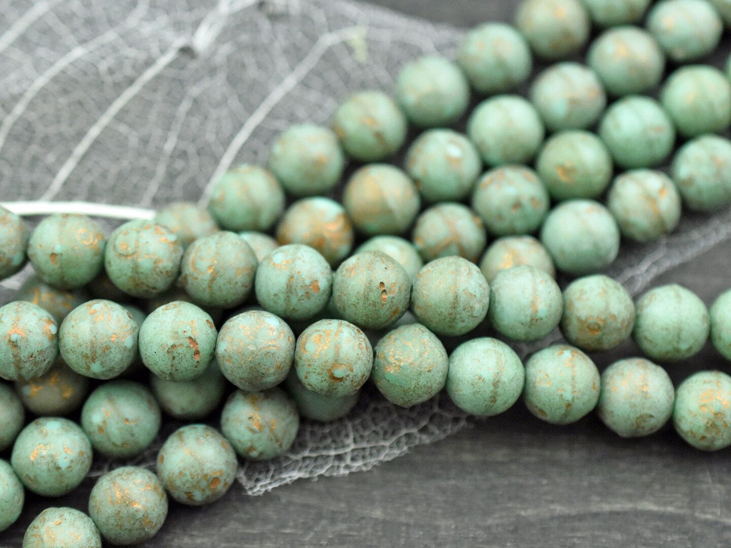 *16 8mm Copper Washed Etched Green Turquoise Round Druk Beads