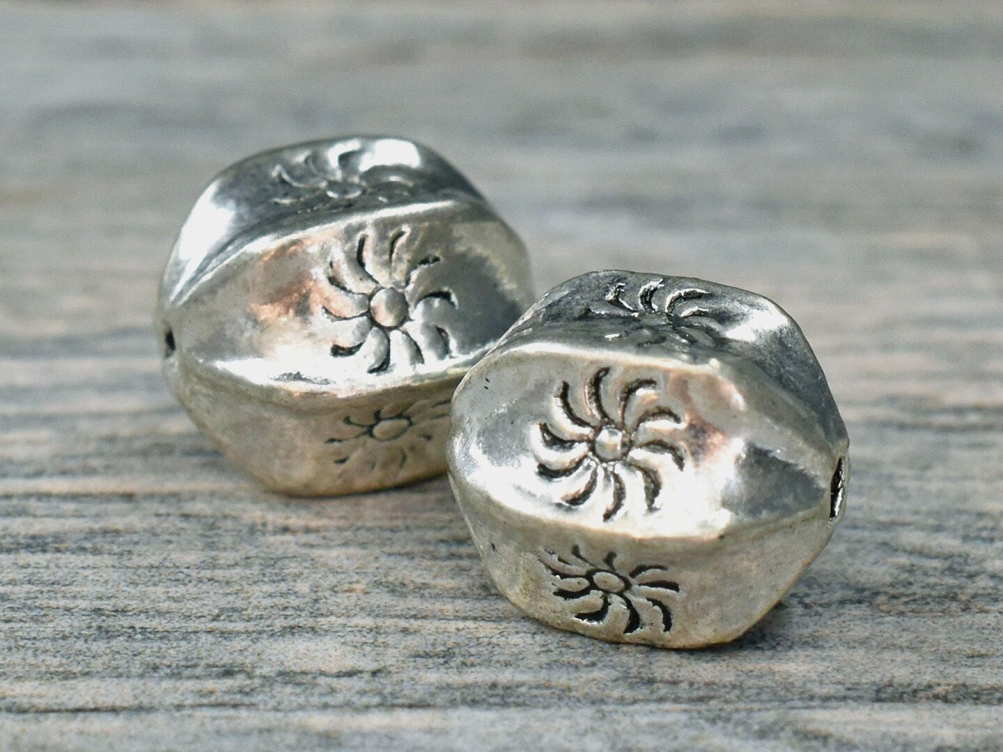 *10* 11x9mm Antique Silver Wedged Rounds w/Sun Design