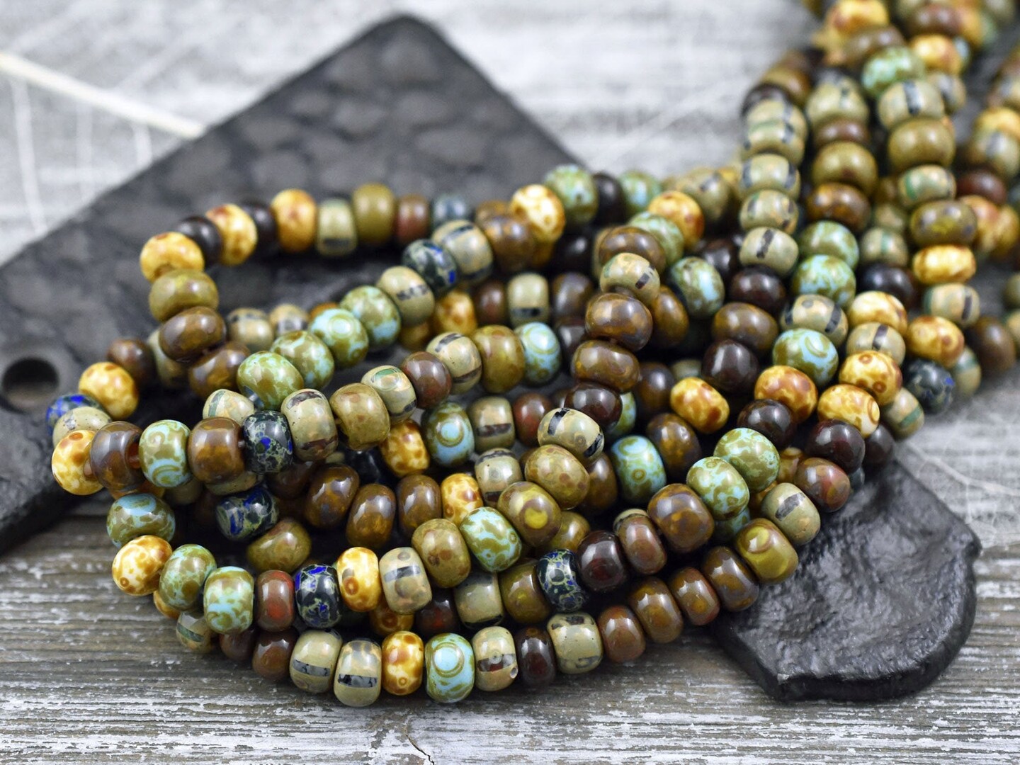 2/0 Striped Aged Picasso Mixed Seed Beads (20&#x22; Strand)