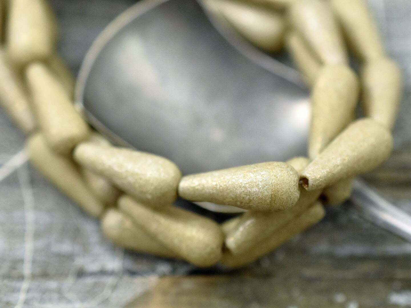 *10* 15x6mm Gold Etched Ivory Vertical Teardrop Beads